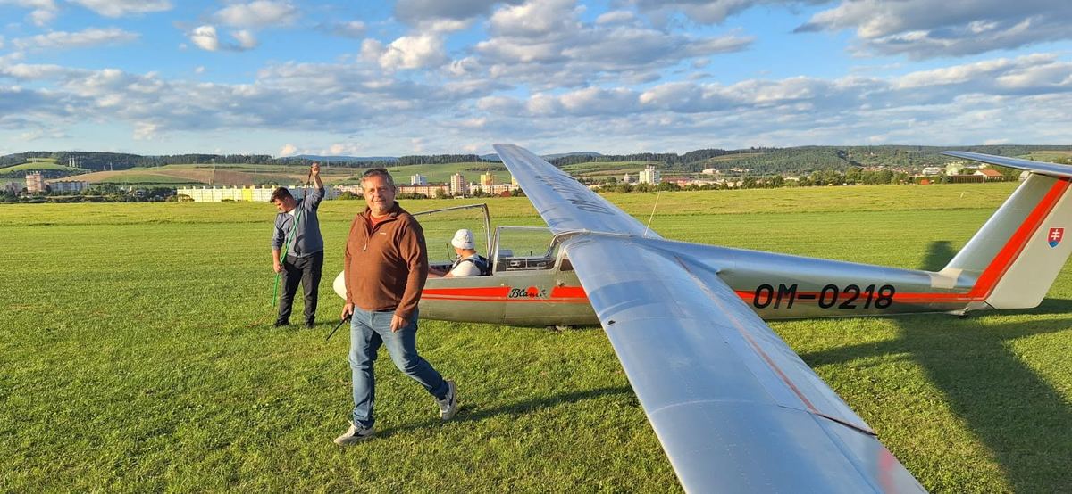 The L-23 Super Blaník glider OM-0218 being prepared for launch, a helper holding the tow rope